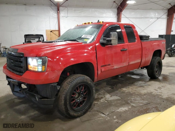 2011 GMC Sierra 2500HD SLE with VIN 1GT220CGXBZ309453, listed as a Copart auction lot 46461115 with 108,876 mi miles and Salvage Title. Bid and sale history available at carsss.com. Image 1.