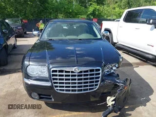 2007 Chrysler 300 C z VIN 2C3LA63H87H762789, wystawiony jako IAAI lot #42253938 z przebiegiem 133 172 mil mil oraz . Historia ofert i sprzedaży dostępna na DreamBid. Obrazek 13.