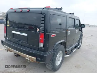 2005 Hummer H2 SUV z VIN 5GRGN23UX5H106375, wystawiony jako IAAI lot #41997745 z przebiegiem 152 827 mil mil oraz . Historia ofert i sprzedaży dostępna na DreamBid. Obrazek 4.
