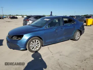 2015 Volkswagen Jetta SE z VIN 3VWD07AJXFM275914, wystawiony jako Copart lot #56232615 z przebiegiem 117 610 mil mil oraz Szkoda całkowita • Salvage title. Historia ofert i sprzedaży dostępna na DreamBid. Obrazek 1.