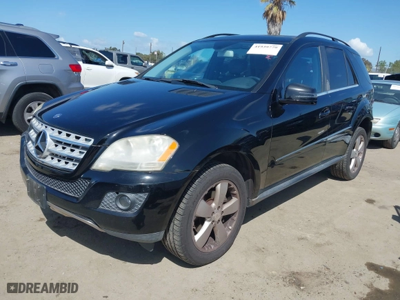 2011 Mercedes-Benz M-Class ML 350 with VIN 4JGBB5GB4BA732065, listed as a IAAI auction lot 41939779 with 138,533 mi miles. Bid and sale history available at carsss.com. Image 18.