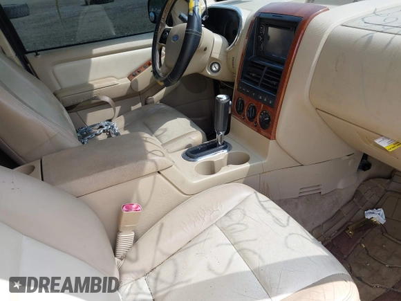 2006 Ford Explorer Eddie Bauer z VIN 1FMEU74E26ZA24051, wystawiony jako IAAI lot #42408717 z przebiegiem Nie podano mil oraz . Historia ofert i sprzedaży dostępna na DreamBid. Obrazek 5.