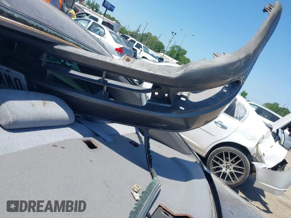 2004 Toyota Avalon XL z VIN 4T1BF28B24U345341, wystawiony jako IAAI lot #41998280 z przebiegiem Nie podano mil oraz . Historia ofert i sprzedaży dostępna na DreamBid. Obrazek 11.