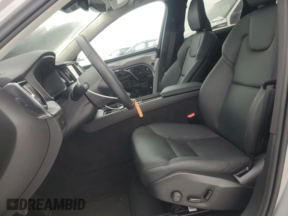 2024 Volvo XC60 Core Dark Theme z VIN YV4L12RK3R1933762, wystawiony jako Copart lot #46122905 z przebiegiem 8546 mil mil oraz Tytuł czysty. Historia ofert i sprzedaży dostępna na DreamBid. Obrazek 7.