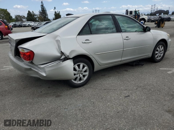 2005 Toyota Camry STD z VIN 4T1BE32K35U558818, wystawiony jako Copart lot #56023365 z przebiegiem 109 917 mil mil oraz Szkoda całkowita • Salvage title. Historia ofert i sprzedaży dostępna na DreamBid. Obrazek 3.
