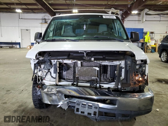 2013 Ford Econoline Passenger XL with VIN 1FBSS3BL4DDA56134, listed as a Copart auction lot 56230655 with 156,113 mi miles and Salvage title. Bid and sale history available at DreamBid. Image 5.