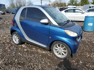 2008 Smart fortwo Pure z VIN WMEEJ31X08K095175, wystawiony jako Copart lot #52931165 z przebiegiem 102 299 mil mil oraz Szkody całkowita. Historia ofert i sprzedaży dostępna na DreamBid. Obrazek 4.