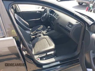 2015 Volkswagen Jetta SEL z VIN 3VWL17AJ7FM307632, wystawiony jako IAAI lot #42766536 z przebiegiem 101 661 mil mil oraz . Historia ofert i sprzedaży dostępna na DreamBid. Obrazek 5.