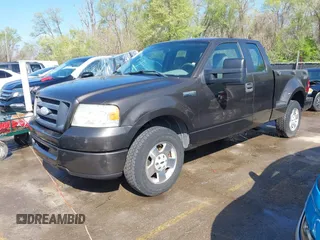 2006 Ford F-150 STX z VIN 1FTRX02W56KB40160, wystawiony jako IAAI lot #41992886 z przebiegiem 107 910 mil mil oraz . Historia ofert i sprzedaży dostępna na DreamBid. Obrazek 19.