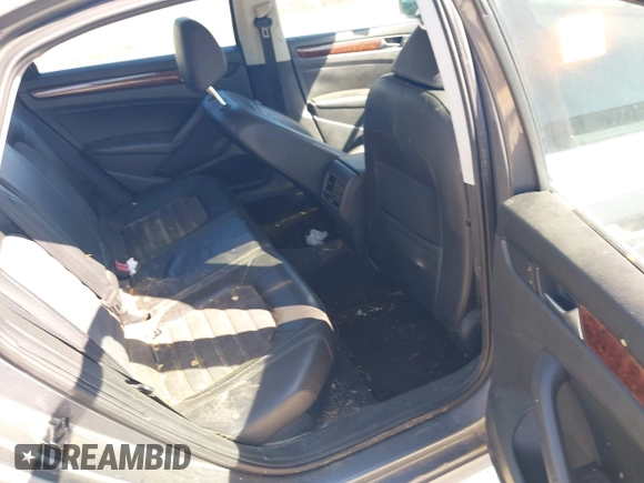 2013 Volkswagen Passat SEL Premium z VIN 1VWCP7A30DC131781, wystawiony jako IAAI lot #42193228 z przebiegiem Nie podano mil oraz . Historia ofert i sprzedaży dostępna na DreamBid. Obrazek 8.