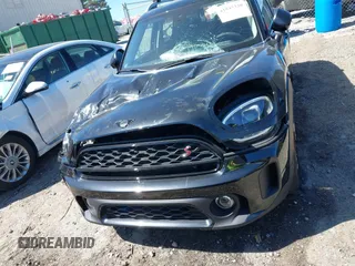 2024 MINI Countryman Cooper S with VIN WMZ53BR08R3S33762, listed as a IAAI auction lot 41845320 with 5,509 mi miles. Bid and sale history available at carsss.com. Image 12.