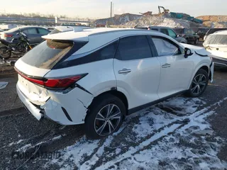 2024 Lexus RX 350h z VIN 2T2BBMCA8RC055678, wystawiony jako IAAI lot #41160022 z przebiegiem 5 275 mil mil oraz . Historia ofert i sprzedaży dostępna na DreamBid. Obrazek 4.