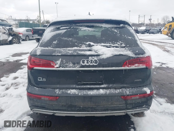 2021 Audi Q5 Premium with VIN WA1AAAFY1M2101881, listed as a IAAI auction lot 41399547 with 33,277 mi miles. Bid and sale history available at carsss.com. Image 16.