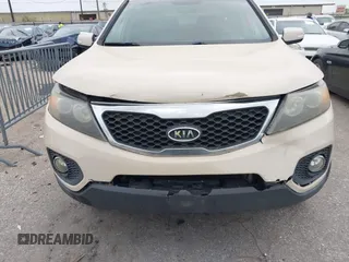 2011 Kia Sorento LX with VIN 5XYKT4A16BG081226, listed as a IAAI auction lot 41950053 with 246,359 mi miles. Bid and sale history available at carsss.com. Image 6.