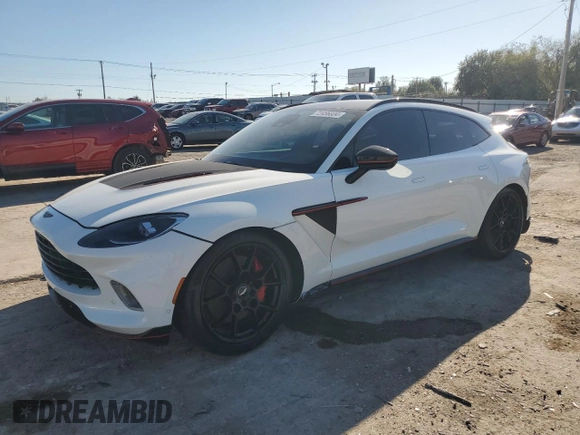 2021 Aston Martin DBX z VIN SCFVUJAW8MTV02134, wystawiony jako Copart lot #72456004 z przebiegiem Nie podano mil oraz Szkoda całkowita • Salvage title. Historia ofert i sprzedaży dostępna na DreamBid. Obrazek 1.