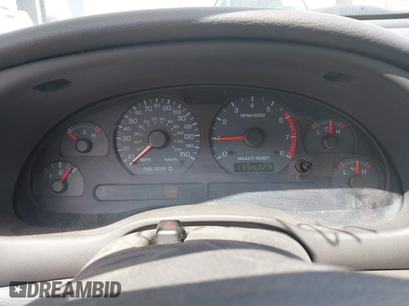 2003 Ford Mustang GT Deluxe z VIN 1FAFP42X43F394679, wystawiony jako IAAI lot #42129223 z przebiegiem 135 472 mil mil oraz . Historia ofert i sprzedaży dostępna na DreamBid. Obrazek 7.