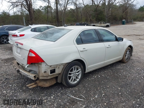 2011 Ford Fusion S with VIN 3FAHP0GA1BR337461, listed as a IAAI auction lot 41715964 with 219,486 mi miles. Bid and sale history available at carsss.com. Image 4.