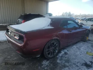 2022 Dodge Challenger R/T Scat Pack z VIN 2C3CDZFJ7NH253801, wystawiony jako Copart lot #42668345 z przebiegiem 62 477 mil mil oraz Szkoda całkowita • Salvage title. Historia ofert i sprzedaży dostępna na DreamBid. Obrazek 3.