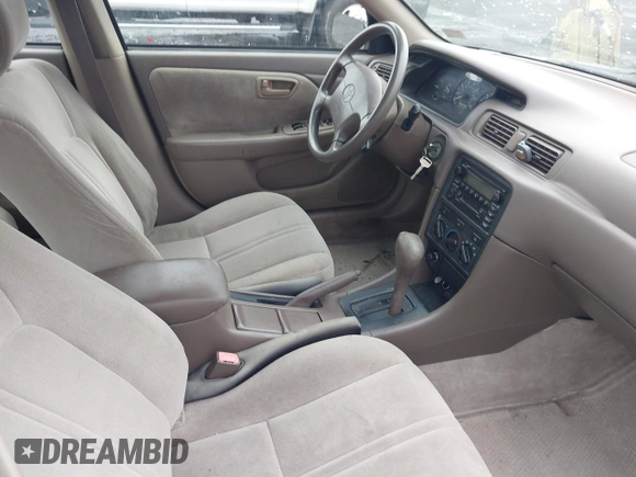 2000 Toyota Camry CE с VIN 4T1BG22K0YU671327, выставлен на аукционе IAAI как лот 42456202 с пробегом 132 330 миль миль и . История ставок и продаж доступна на DreamBid. Изображение 5.