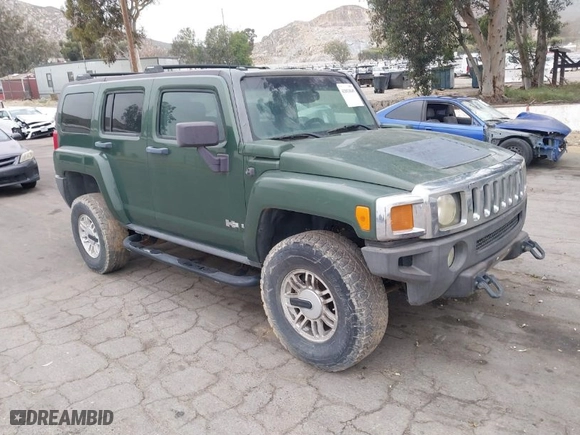 2006 Hummer H3 with VIN 5GTDN136868108992, listed as a IAAI auction lot 42053849 with 110,139 mi miles. Bid and sale history available at carsss.com. Image 1.