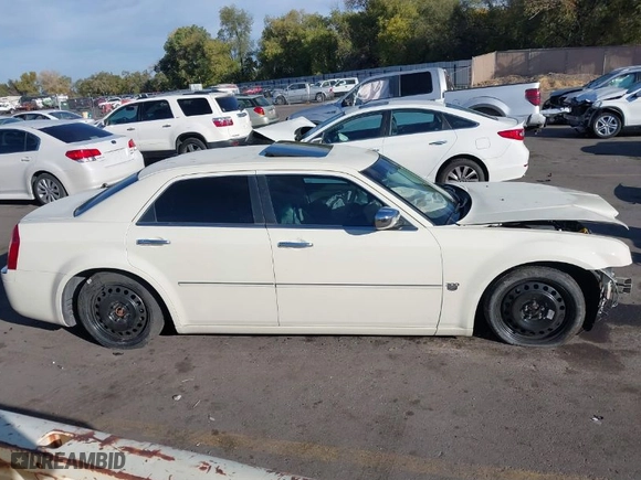 2007 Chrysler 300 C with VIN 2C3LA63H07H876172, listed as a IAAI auction lot 40647897 with 98,393 mi miles. Bid and sale history available at carsss.com. Image 14.