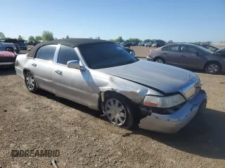 2004 Lincoln Town Car Ultimate z VIN 1LNHM83W94Y625182, wystawiony jako Copart lot #55632185 z przebiegiem 179 597 mil mil oraz Szkoda całkowita • Salvage title. Historia ofert i sprzedaży dostępna na DreamBid. Obrazek 4.
