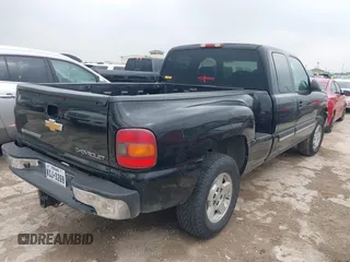 2005 Chevrolet Silverado 1500 Z71 with VIN 1GCEK19B95Z142179, listed as a IAAI auction lot 42203353 with 225,869 mi miles and . Bid and sale history available at DreamBid. Image 4.