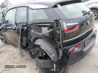 2019 BMW i3 z VIN WBY8P4C54K7E83372, wystawiony jako IAAI lot #42055886 z przebiegiem 22 230 mil mil oraz . Historia ofert i sprzedaży dostępna na DreamBid. Obrazek 3.