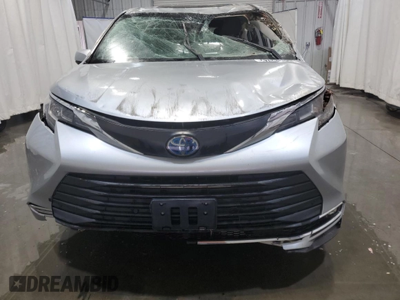 2021 Toyota Sienna XLE z VIN 5TDYRKEC5MS054064, wystawiony jako Copart lot #47661915 z przebiegiem 42 050 mil mil oraz Czysty tytuł • Clean title. Historia ofert i sprzedaży dostępna na DreamBid. Obrazek 5.