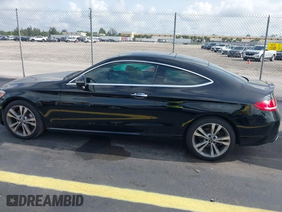 2018 Mercedes-Benz C 300 с VIN WDDWJ4KB1JF678659, выставлен на аукционе IAAI как лот 42447456 с пробегом 121 936 миль миль и . История ставок и продаж доступна на DreamBid. Изображение 14.