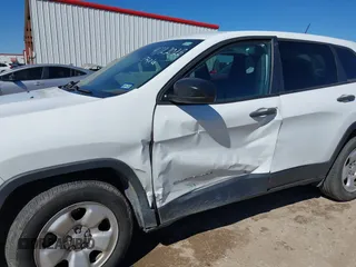 2017 Jeep Cherokee Sport with VIN 1C4PJLAB7HW654385, listed as a IAAI auction lot 41722028 with 91,033 mi miles. Bid and sale history available at carsss.com. Image 6.