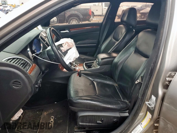 2014 Chrysler 300 with VIN 2C3CCAAG3EH280249, listed as a Copart auction lot 59744705 with 139,950 mi miles and Clean title. Bid and sale history available at DreamBid. Image 7.