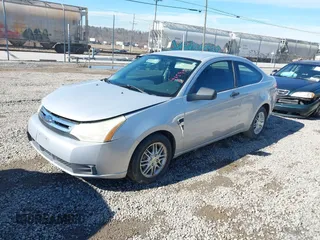 2008 Ford Focus SE with VIN 1FAHP33N08W198049, listed as a IAAI auction lot 41593917 with 263,352 mi miles. Bid and sale history available at carsss.com. Image 2.