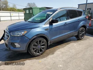 2018 Ford Escape SE z VIN 1FMCU9GD0JUA95647, wystawiony jako Copart lot #53126355 z przebiegiem 120 969 mil mil oraz Szkoda całkowita • Salvage title. Historia ofert i sprzedaży dostępna na DreamBid. Obrazek 1.