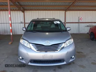 2015 Toyota Sienna XLE с VIN 5TDYK3DC9FS611086, выставлен на аукционе IAAI как лот 41970098 с пробегом 59 154 миль миль и . История ставок и продаж доступна на DreamBid. Изображение 13.