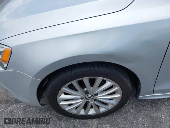 2011 Volkswagen Jetta SEL with VIN 3VWLX7AJ1BM352557, listed as a IAAI auction lot 42569321 with 130,321 mi miles and . Bid and sale history available at DreamBid. Image 6.