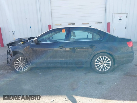2011 Volkswagen Jetta SEL с VIN 3VWLZ7AJ7BM361967, выставлен на аукционе IAAI как лот 41697537 с пробегом Не указан миль и . История ставок и продаж доступна на DreamBid. Изображение 15.