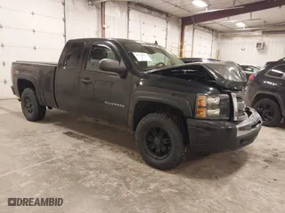 2010 Chevrolet Silverado 1500 LT with VIN 1GCSKSE30AZ132965, listed as a IAAI auction lot 41532816 with 224,632 mi miles. Bid and sale history available at carsss.com. Image 1.
