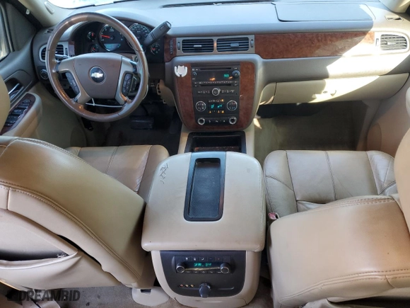 2009 Chevrolet Suburban LT w/2LT with VIN 1GNFC26069R297182, listed as a Copart auction lot 84915294 with 221,946 mi miles and Salvage Title. Bid and sale history available at carsss.com. Image 8.
