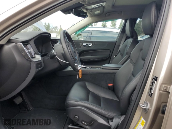 2023 Volvo XC60 Core z VIN YV4L12DV4P1260754, wystawiony jako Copart lot #45197974 z przebiegiem 2 741 mil mil oraz . Historia ofert i sprzedaży dostępna na DreamBid. Obrazek 7.