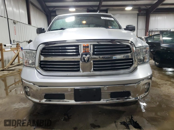 2018 Ram 1500 Big Horn z VIN 3C6RR7LG7JG240889, wystawiony jako Copart lot #57627555 z przebiegiem 74 541 mil mil oraz Szkoda całkowita • Salvage title. Historia ofert i sprzedaży dostępna na DreamBid. Obrazek 5.