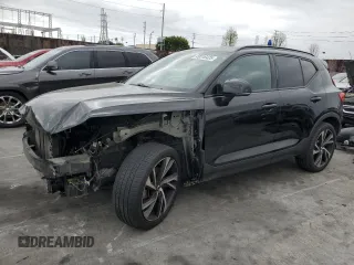 2019 Volvo XC40 R-Design with VIN YV4162UM2K2144326, listed as a Copart auction lot 49516425 with 58,782 mi miles and Salvage title. Bid and sale history available at DreamBid. Image 1.
