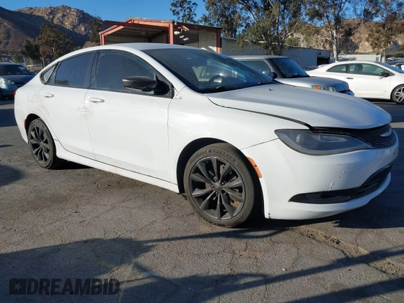 2015 Chrysler 200 S z VIN 1C3CCCBB1FN712067, wystawiony jako IAAI lot #41261756 z przebiegiem 139 861 mil mil oraz . Historia ofert i sprzedaży dostępna na DreamBid. Obrazek 1.