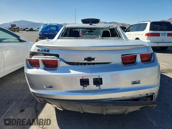 2013 Chevrolet Camaro LS z VIN 2G1FA1E38D9139569, wystawiony jako Copart lot #61077805 z przebiegiem 119 027 mil mil oraz Czysty tytuł • Clean title. Historia ofert i sprzedaży dostępna na DreamBid. Obrazek 6.