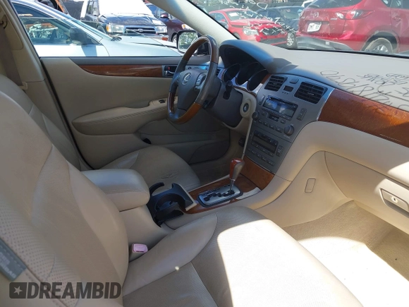 2005 Lexus ES 330 with VIN JTHBA30G755060211, listed as a IAAI auction lot 41819590 with 140,679 mi miles. Bid and sale history available at carsss.com. Image 5.