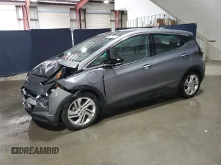2023 Chevrolet Bolt EV 1LT z VIN 1G1FW6S08P4136199, wystawiony jako Copart lot #59690105 z przebiegiem 61 088 mil mil oraz Szkoda całkowita • Salvage title. Historia ofert i sprzedaży dostępna na DreamBid. Obrazek 1.