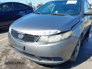 2010 Kia Forte EX z VIN KNAFU4A21A5118825, wystawiony jako IAAI lot #42138046 z przebiegiem 250 125 mil mil oraz . Historia ofert i sprzedaży dostępna na DreamBid. Obrazek 6.