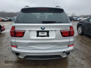 2013 BMW X5 xDrive35i z VIN 5UXZV4C54D0E10167, wystawiony jako Copart lot #86497414 z przebiegiem 95 519 mil mil oraz Szkody całkowita. Historia ofert i sprzedaży dostępna na DreamBid. Obrazek 6.