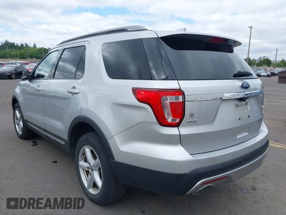2017 Ford Explorer XLT z VIN 1FM5K8D88HGC35582, wystawiony jako IAAI lot #39443704 z przebiegiem 75 251 mil mil oraz . Historia ofert i sprzedaży dostępna na DreamBid. Obrazek 3.
