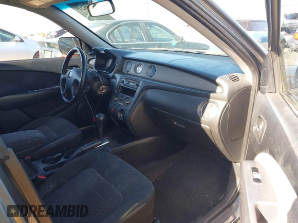 2004 Mitsubishi Outlander SE with VIN JA4LX41F74U035064, listed as a IAAI auction lot 40826249 with 274,046 mi miles. Bid and sale history available at carsss.com. Image 5.